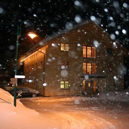 菲力恩豪斯洛斯酒店 * Schröcken